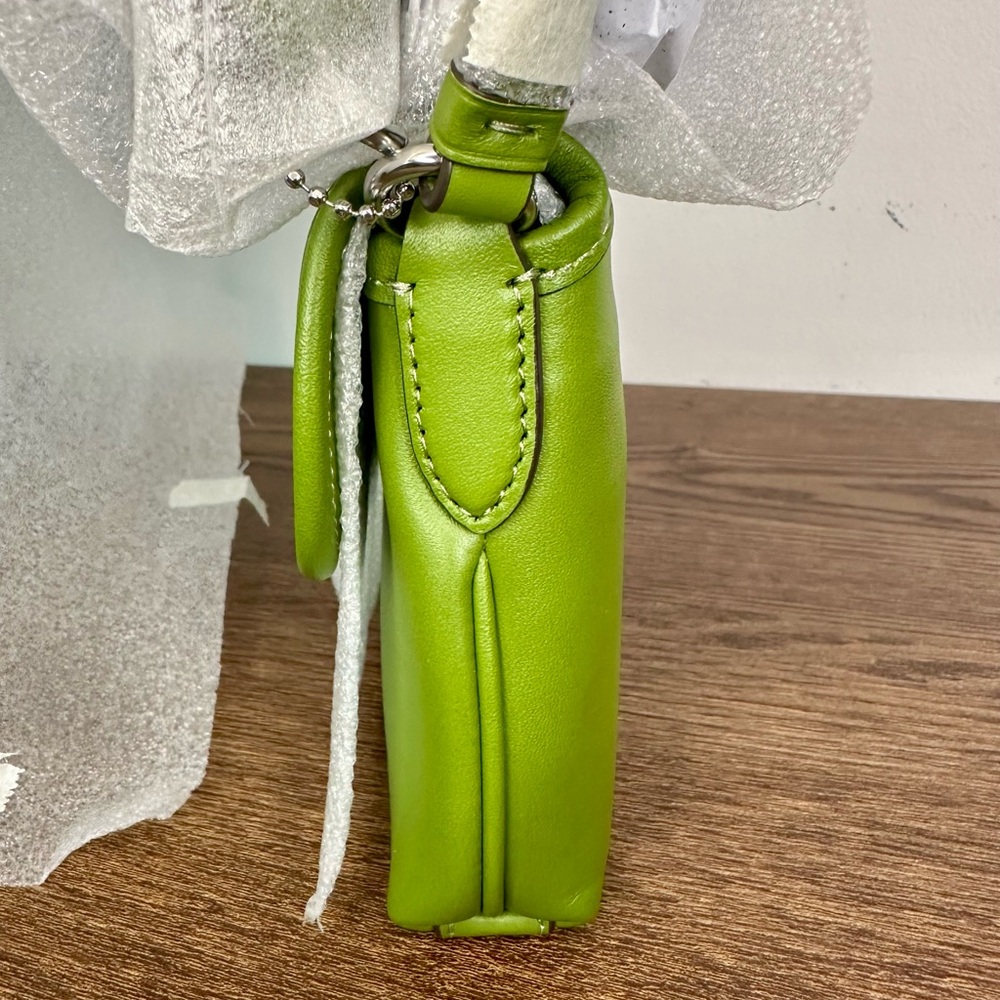 New Coach Hamptons Shoulder Bag in Dark Lime - Picture 8 of 12